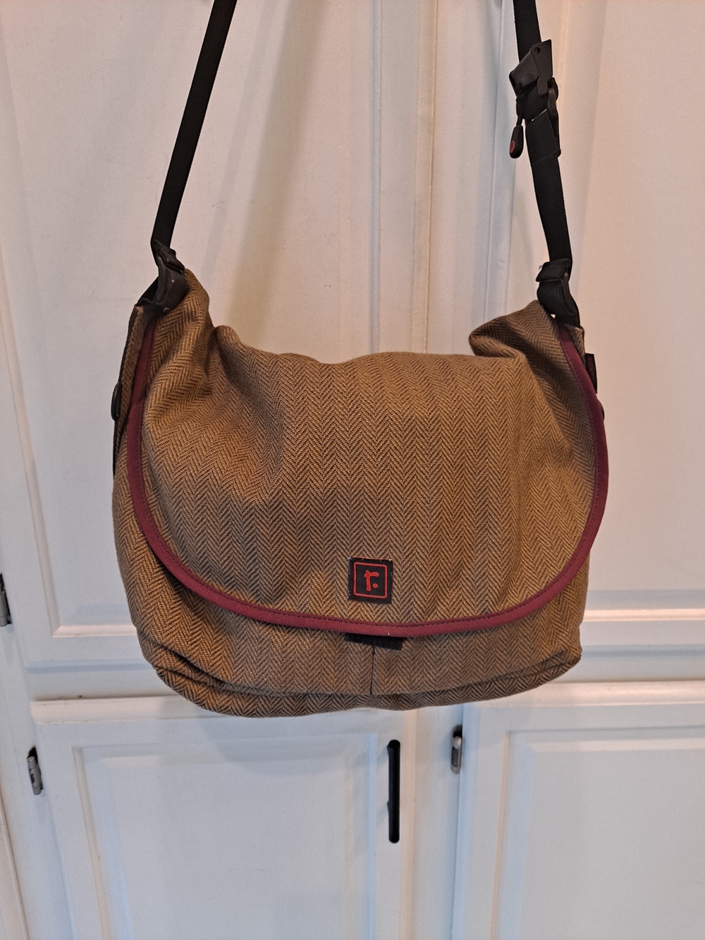 Rickshaw Performance Tweed Tan Herringbone Messenger Burgundy Trim Bagworks Zero